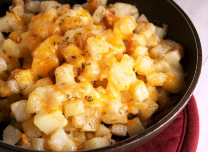 Easy-skillet-potatoes-with-cheese