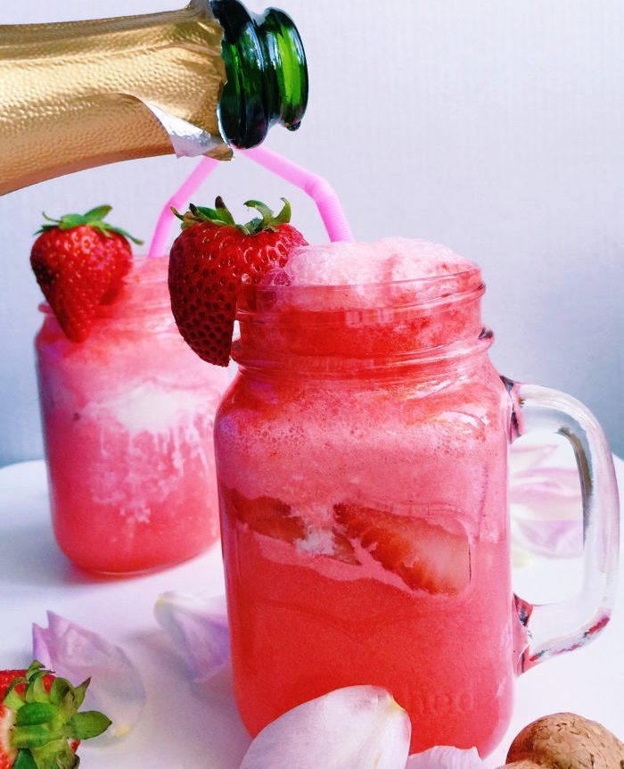 Strawberries-cream-champagne-floats