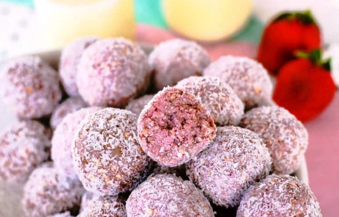 Strawberry-breakfast-bites
Breakfast bites, energy balls, protein bites, bliss balls whatever you call them they are everywhere! These strawberry bliss balls have been popular on my website so long and are so 'pretty in pink'.