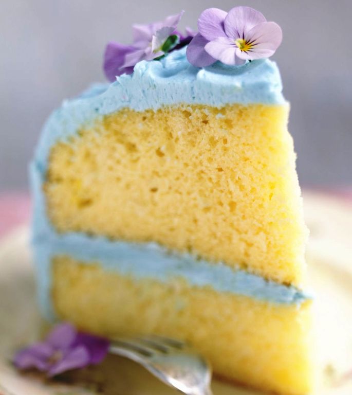 Fluffy-homemade-vanilla-cake