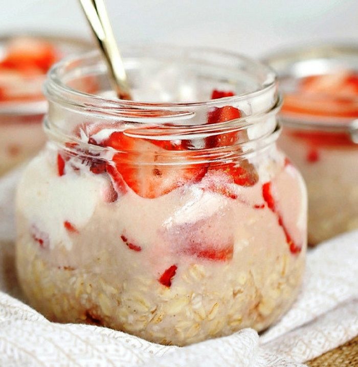 Strawberries-cream-overnight-oats