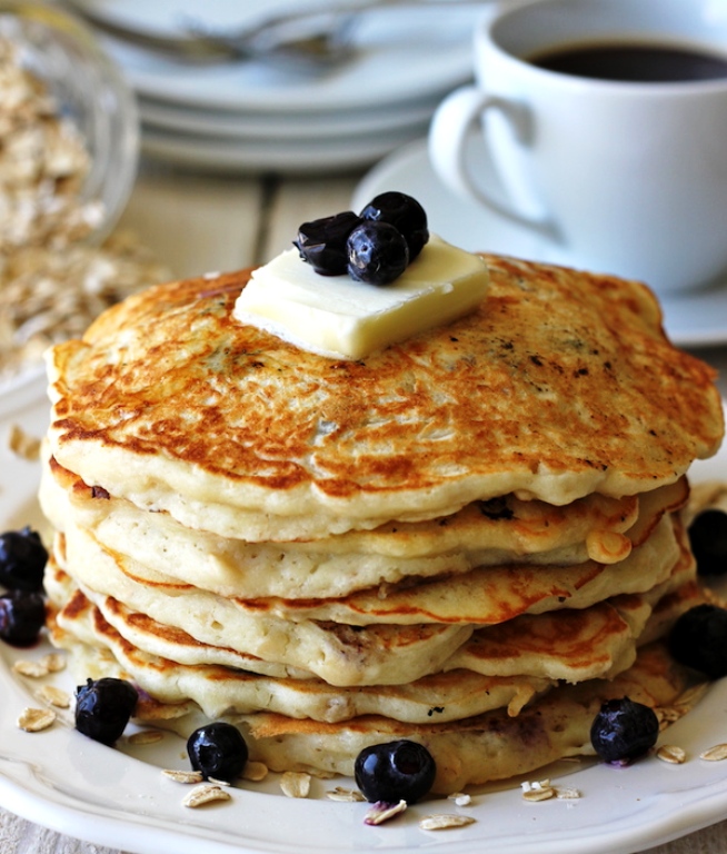 Blueberry-oatmeal-yogurt-pancakes