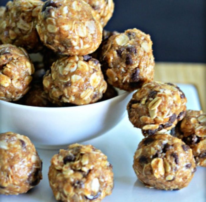 Oatmeal-energy-bites-easy-no-bake-snack