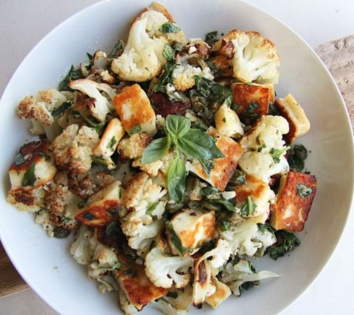 Roasted-cauliflower-halloumi-salad