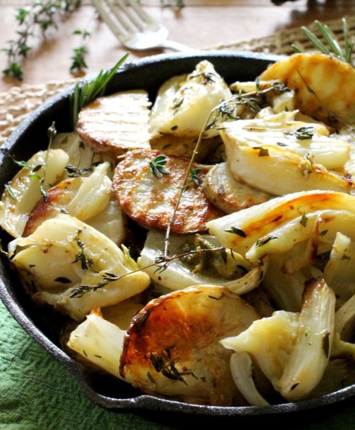 Oven-roasted-potatoes-fennel