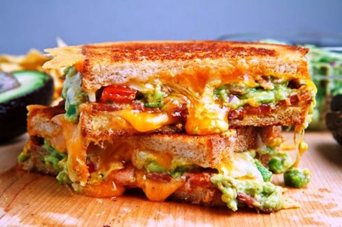 Bacon-guacamole-grilled-cheese-sandwich