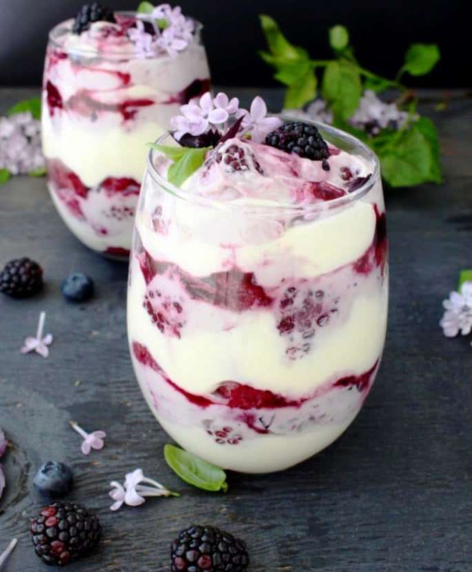 Berry-tiramisu-trifle-recipe
