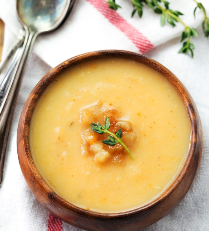 Easy-pear-sweet-potato-thyme-soup-recipe
