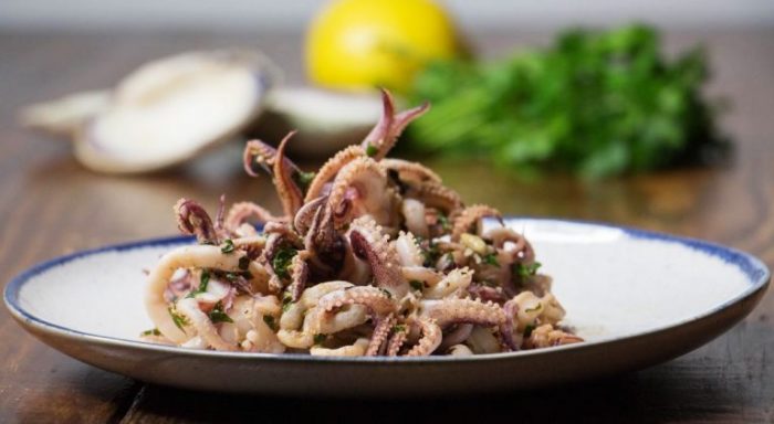 I like to serve this appetiser either on its own, or on a little toasted bread and garnished with parsley. The simplicity of the recipe and minimal use of ingredients really allows the flavour of the calamari to shine through.