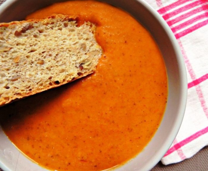 Vegan-creamy-roasted-tomato-soup