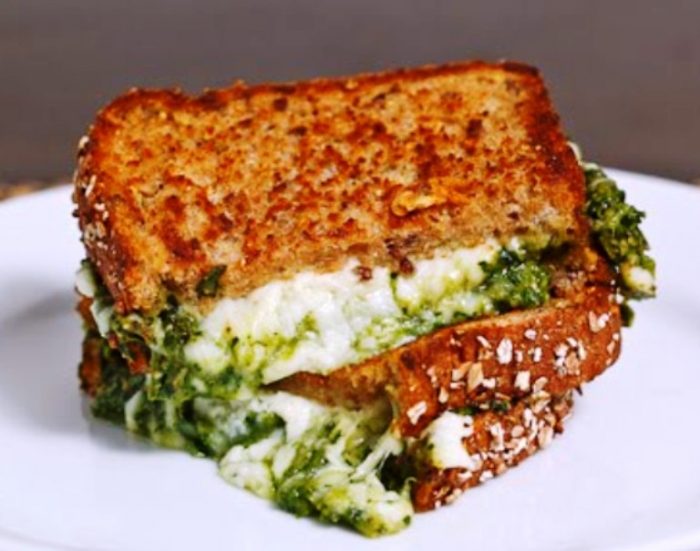 Spinach-pesto-grilled-cheese-sandwich