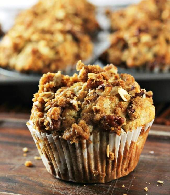 Banana-nut-muffins-pecan-crunch