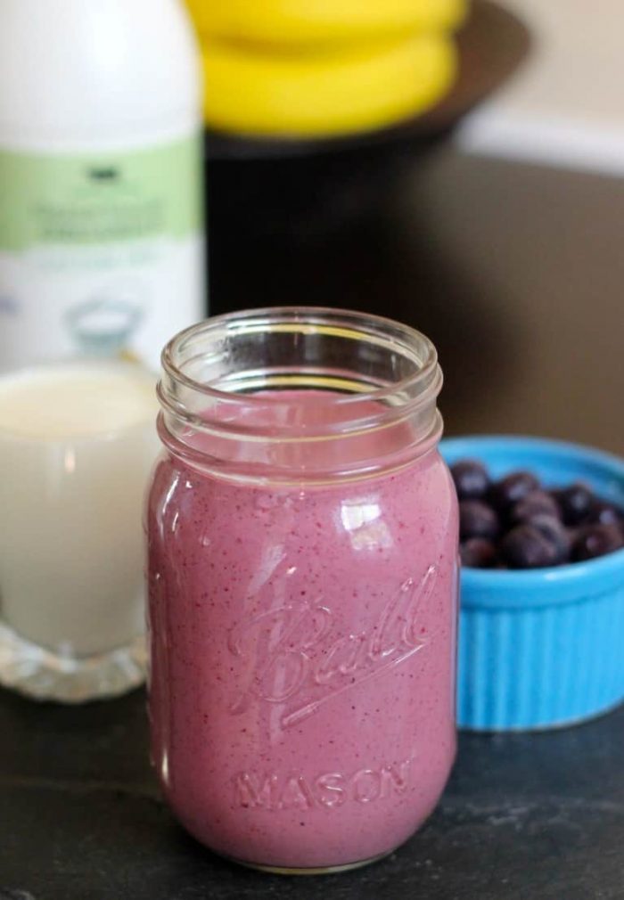 Gut friendly-blueberry-probiotic-smoothie