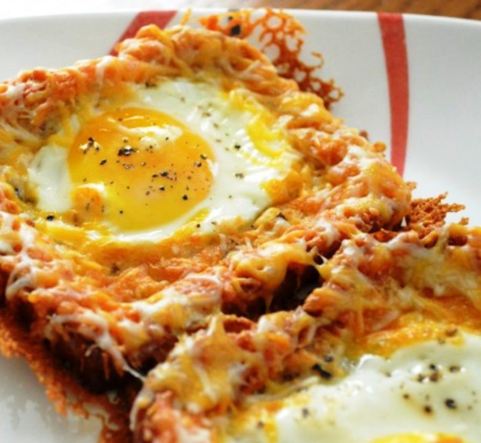 Cheesy-baked-egg-toast