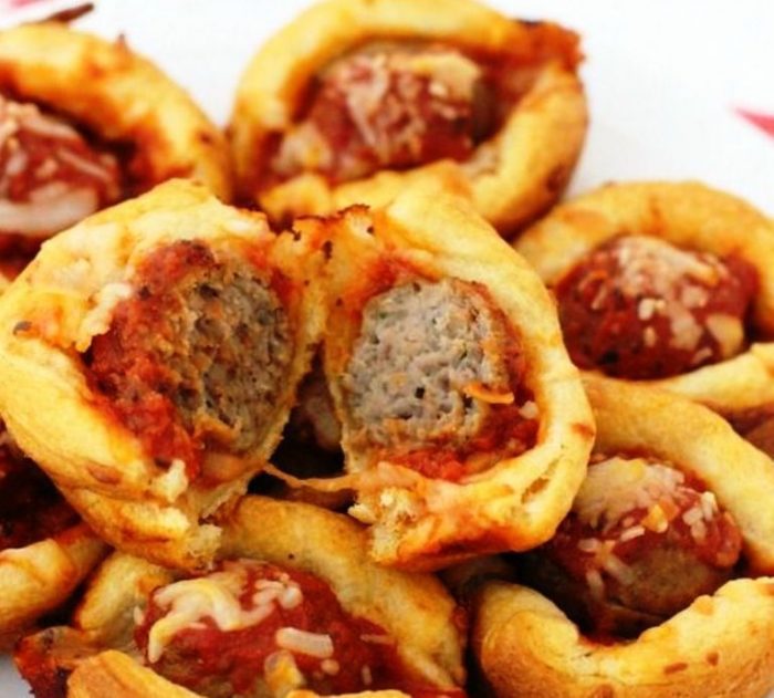 Cheesy Meatball Muffins Recipe – made with crescent dough, frozen meatballs, marinara sauce and lots of cheese! Easy meatball appetizer recipe perfect for parties & game day.