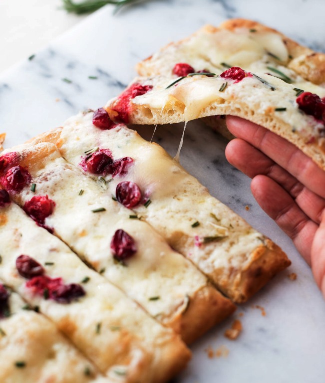 These vegan pizza rolls are the epitome of a vegan party food. No plates, utensils, or cleanup afterwards because these babes are handheld!