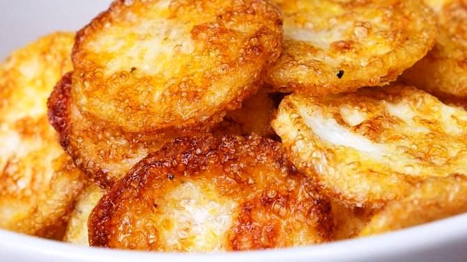 Parmesan-egg-chips