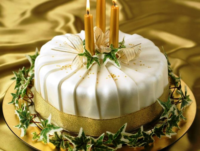 This beautiful pleated icing design creates the perfect modern Christmas cake. Golden candles and tiny edible stars are the finishing touches.