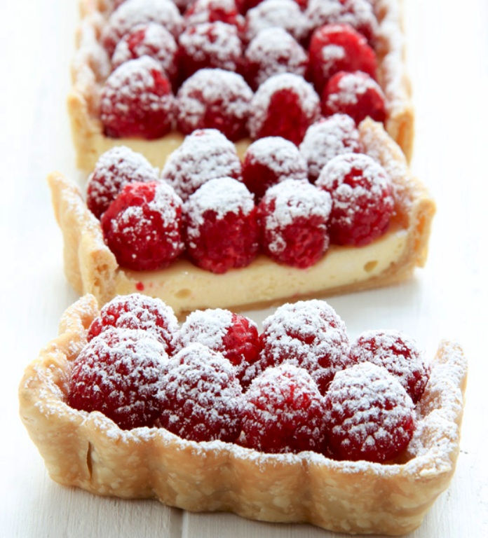 Cheesecake-tart-with-fresh-raspberries