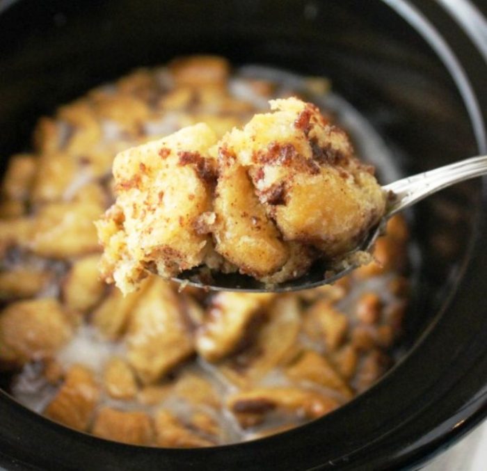 Crock-pot-cinnamon-roll-casserole