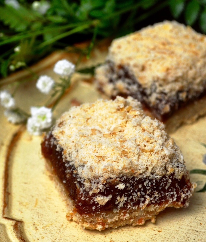 Easy-classic-date-squares