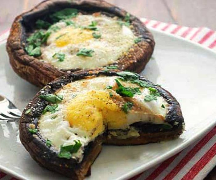 Eggs-baked-in-portobello-mushrooms