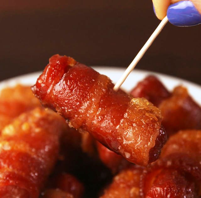 Make these delicious bacon wrapped smokies sausages with maple syrup for a cocktail on a stick.