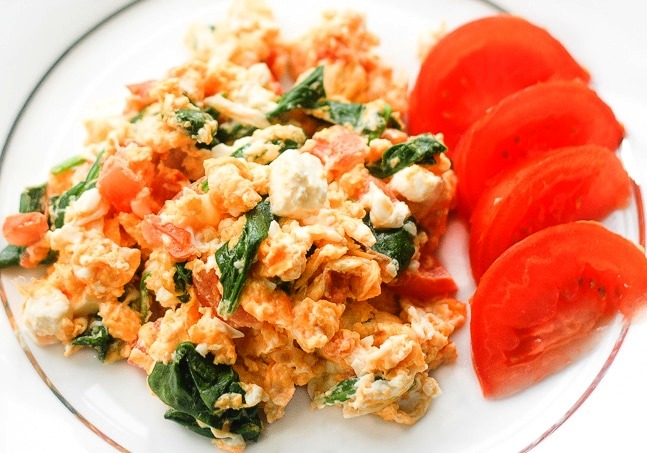 Mediterranean-scrambled-eggs-with-spinach-tomato-and-feta
