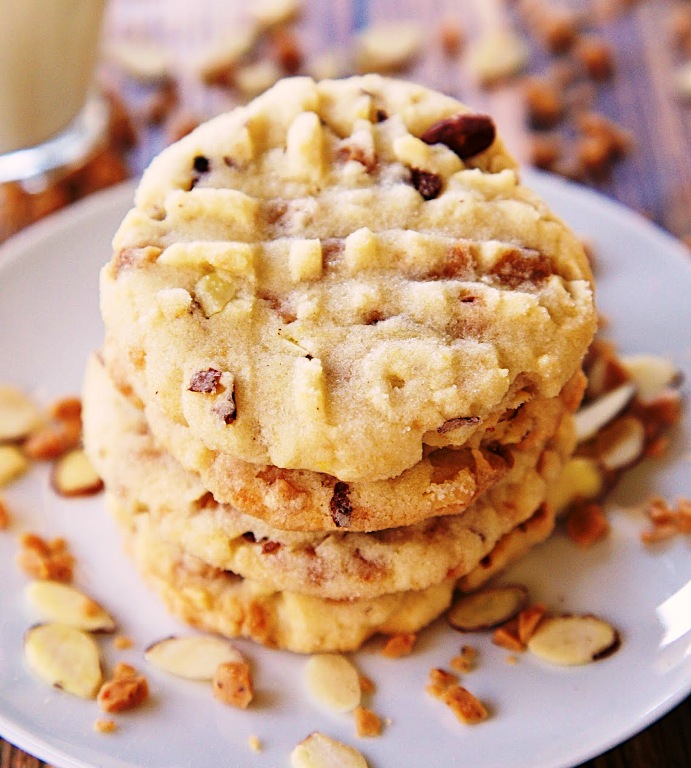 If you love almond flavors, then you are going to absolutely love these Triple Almond Cookies.