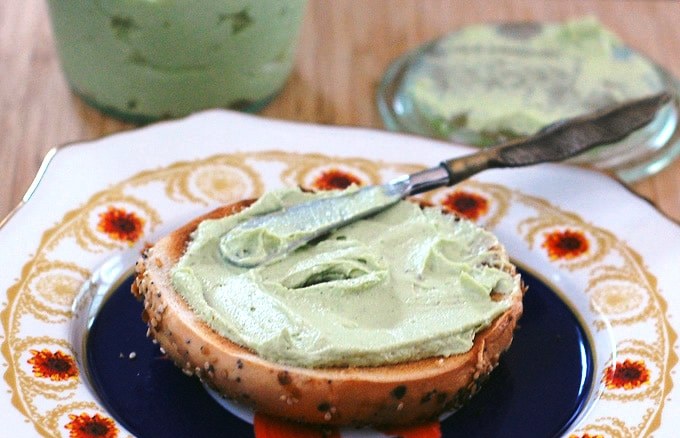 Vegan-garlic-herb-avocado-cashew-cream-cheese