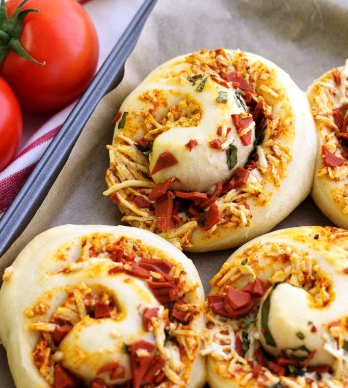 These vegan pizza rolls are the epitome of a vegan party food. No plates, utensils, or cleanup afterwards because these babes are handheld!