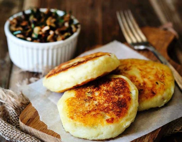 Vegan-potato-cakes-stuffed-with-mushroom