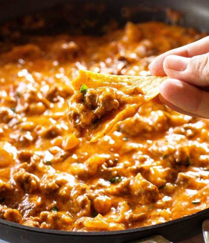 This Beef Enchilada Dip recipe is so easy and feeds a crowd! It may be simple but with ingredients like beef, onions, enchilada sauce, and a whole lot of cheese, it’s packed with flavor.