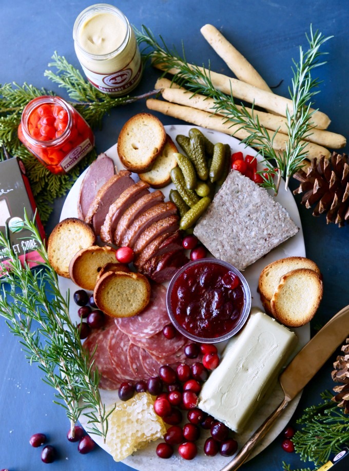 Holiday-charcuterie-board