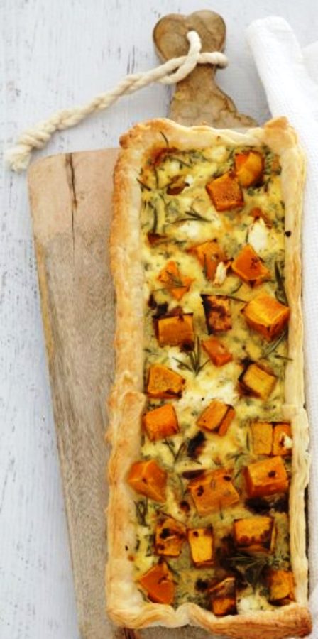 This Caramelized Onion, Feta & Roast Pumpkin Tart with puff pastry and rosemary is the perfect weekend lunch... or lazy mid-week dinner.