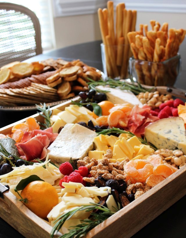 Cheese-and-fruit-tray