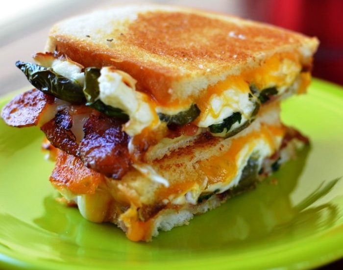 Jalapeno-popper-grilled-cheese