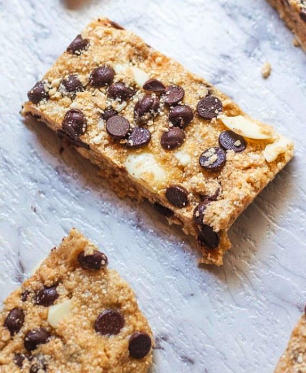 An easy 5-minute recipe for no bake protein bars, made with few ingredients and no peanut butter!