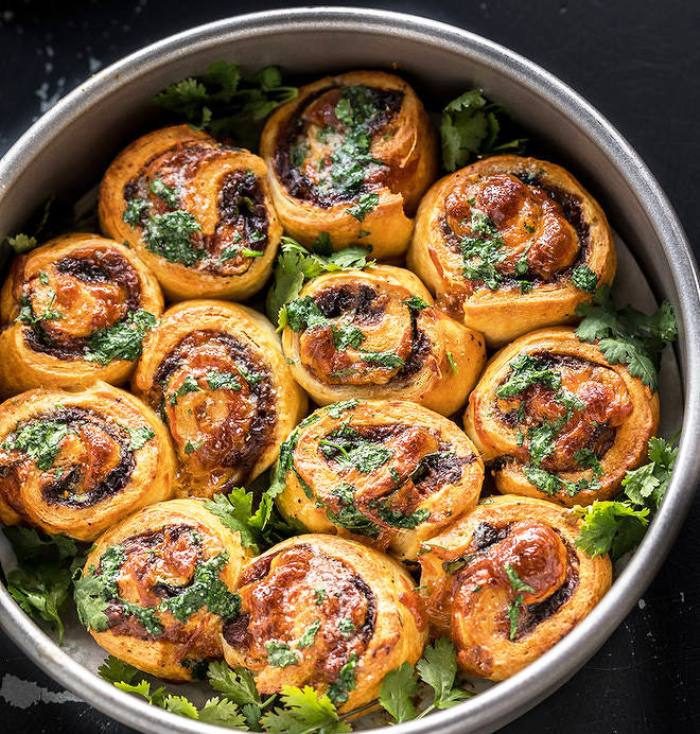 Vegetarian Crescent Roll-Ups filled with butternut suqash & spinach! An easy appetizer for holiday entertaining!