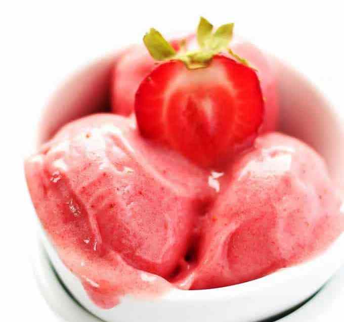 Strawberry-banana-ice-cream-healthy-vegan-paleo