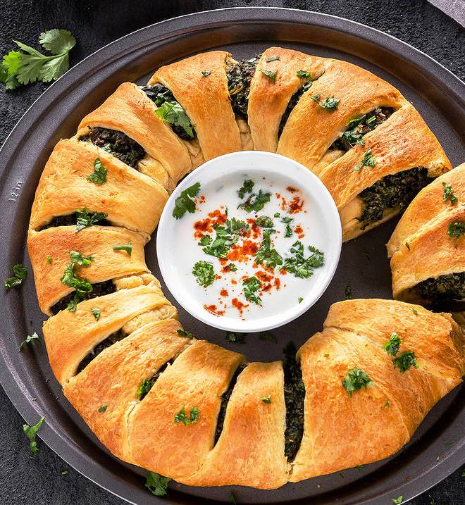 Mushroom Spinach Ricotta Crescent Ring – easy vegetarian appetizer for Holiday entertaining! This crescent ring feeds a crowd and is super easy to put together