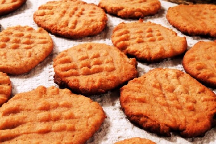 Sugarless-and-flourless-peanut-butter cookies