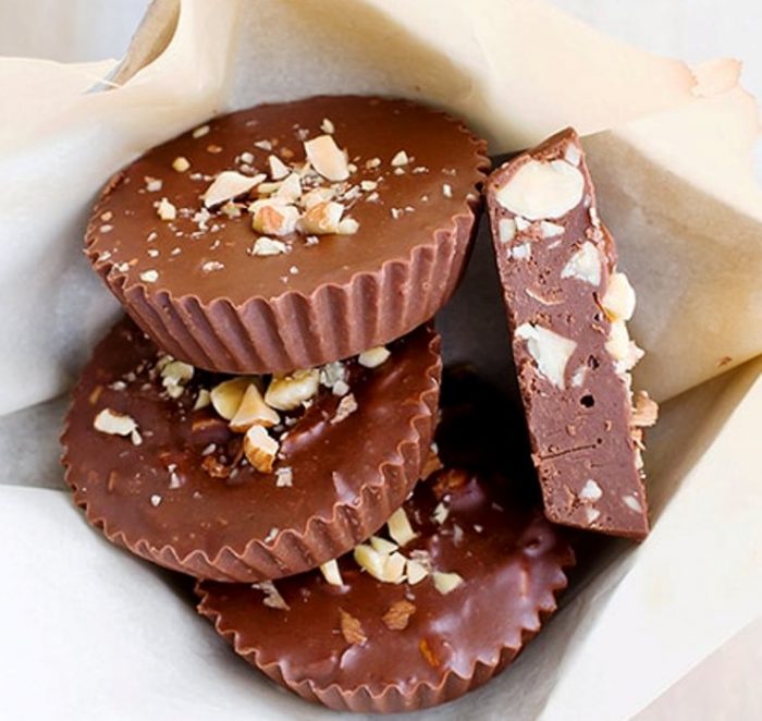 3 ingr.Chocolate-almond-butter-fudge-cups 