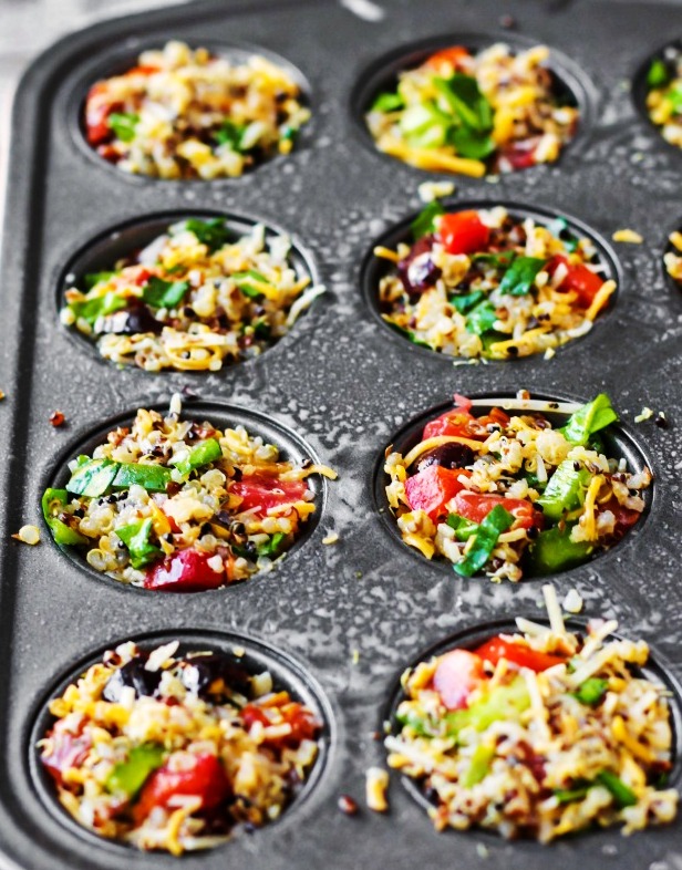 These mini quinoa pizza bites make a fun and gluten-free school lunch your kids will be happy to eat.