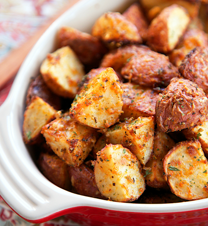 Garlic Parmesan Roasted Red Potatoes – red potatoes tossed in garlic, onion, paprika, Italian seasoning and parmesan cheese – SO delicious! A super quick and easy side dish. Ready for the oven in minutes! Great with burgers, chicken, steak and pork