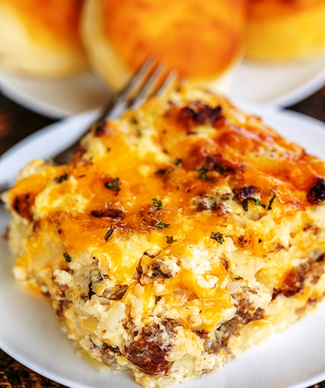 Sausage Ranch Hash Brown Breakfast Casserole – only 6 ingredients! Frozen hash browns, sausage, ranch dressing, eggs, milk & cheese – can be made ahead of time and refrigerated until ready!