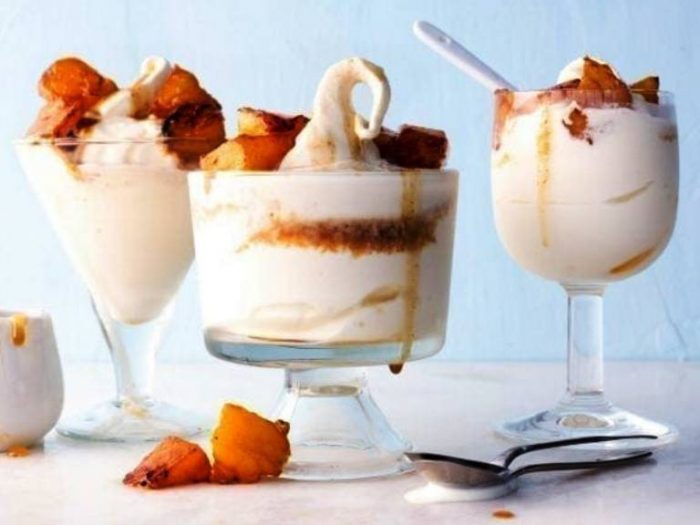 Honey-vanilla-frozen-yogurt-with-caramelized-pineapple