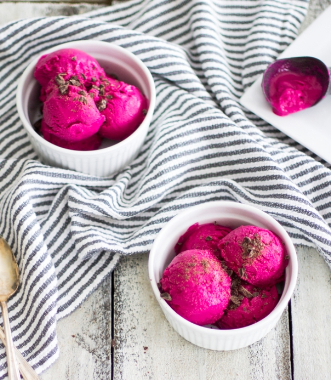 Honey and beet frozen yogurt