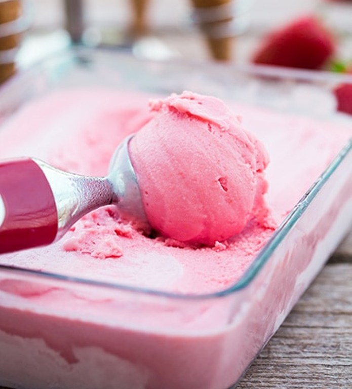 Strawberry-greek-frozen-yogurt