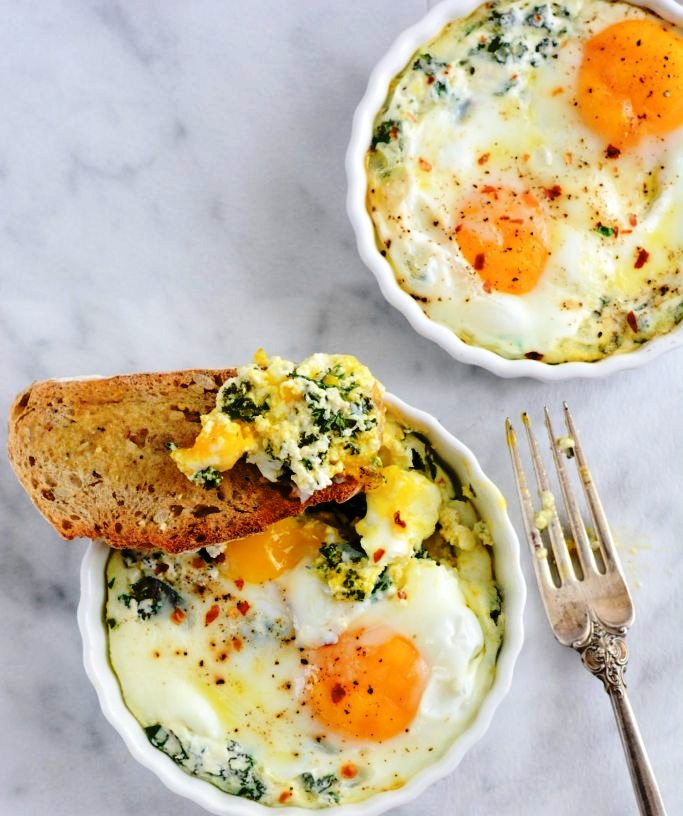 Baked-egg-ricotta-thyme-cups
